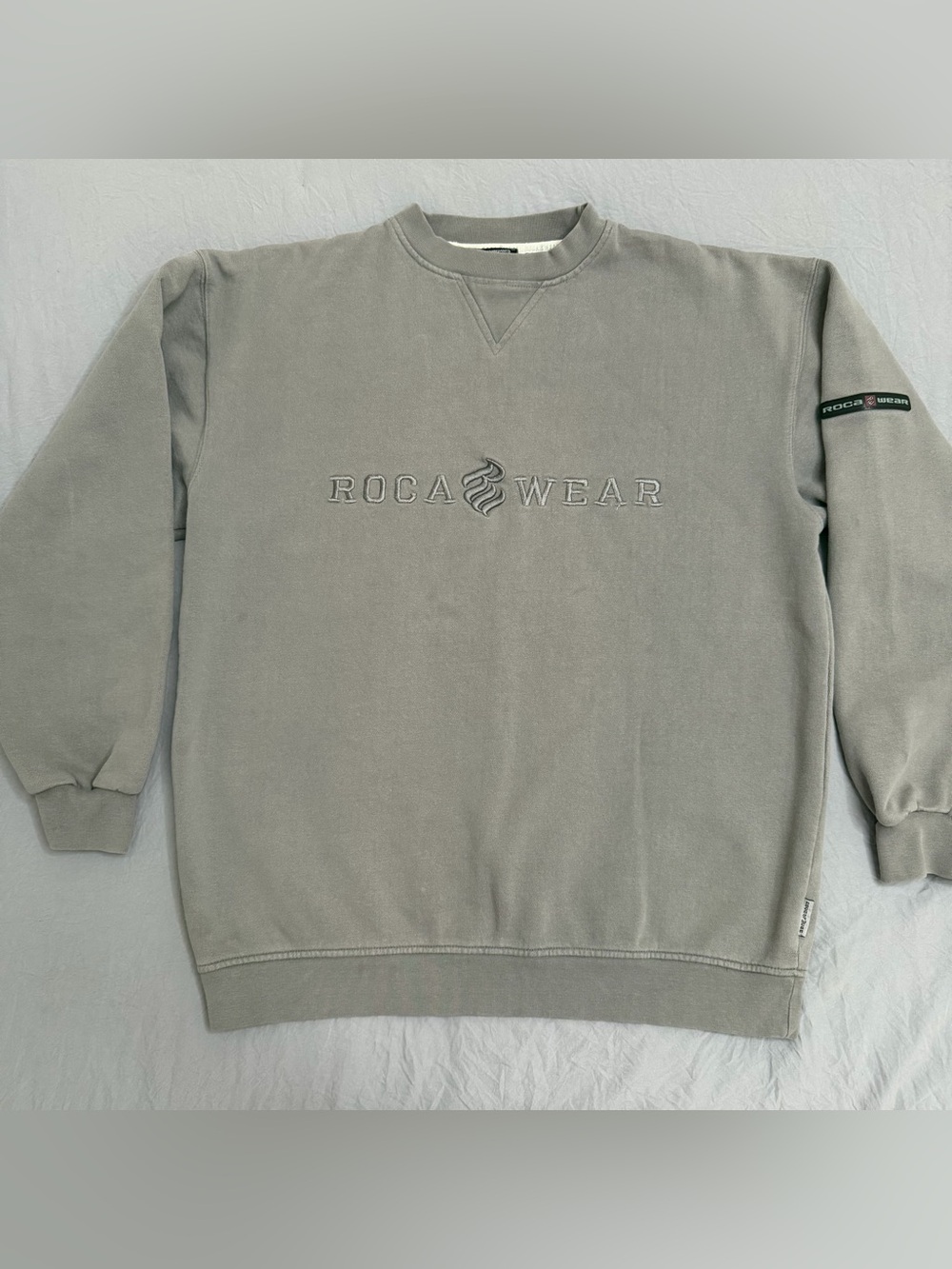 Rocawear Vintage Gray Embroidered Logo Crewneck SweatShirt.